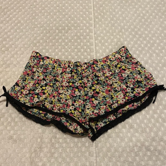 Floral shorts - Picture 1 of 4